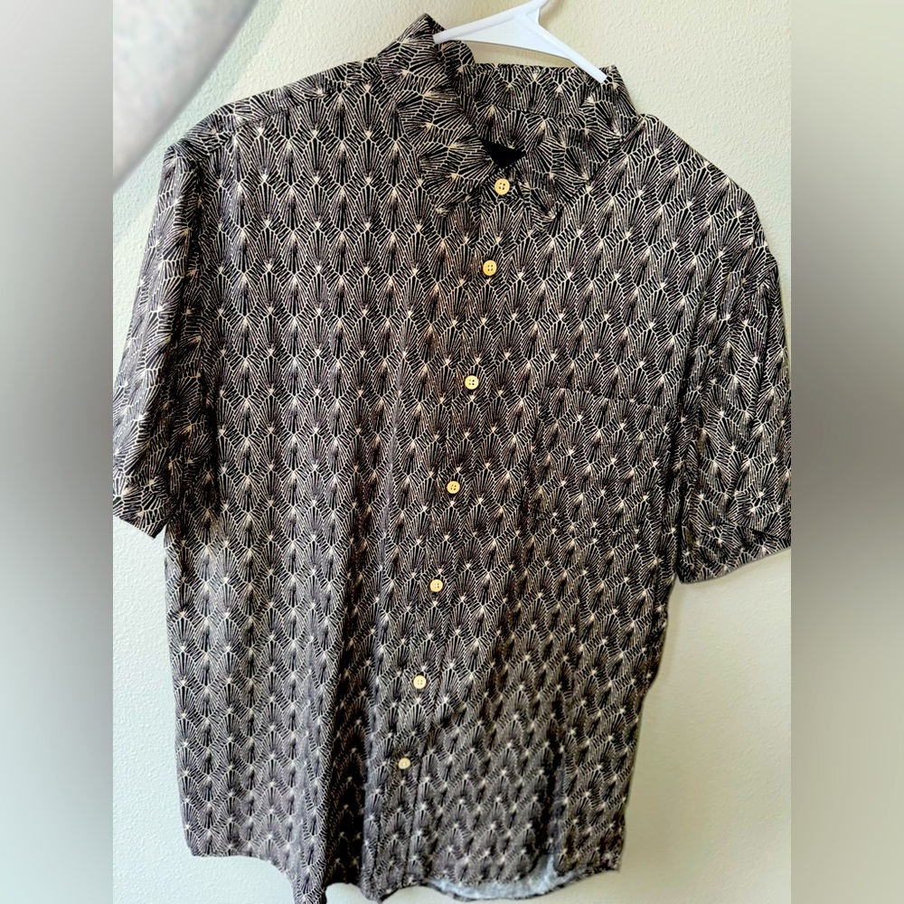 Men's Black and White Patterned Shirt